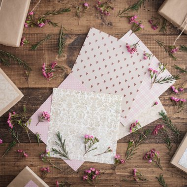 Klasik çiçek selamlama hediyesi.