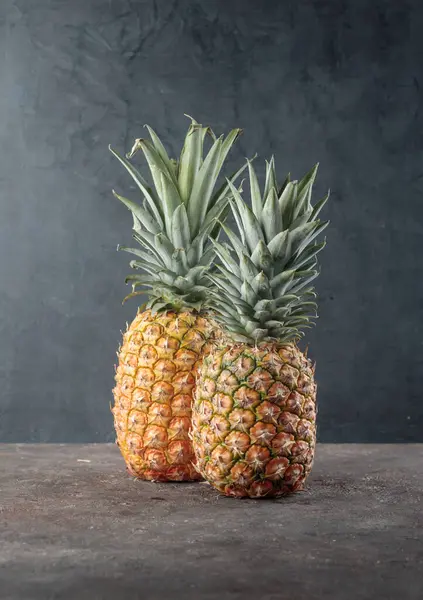 Masada olgun ananas