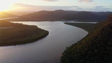 Günbatımında Hawkesbury Nehri 'nin havadan manzarası, Avustralya