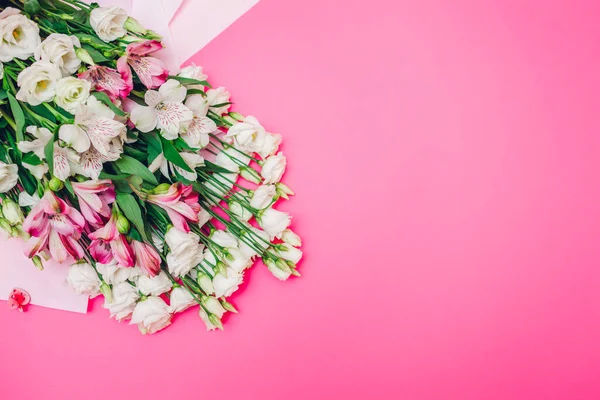 Voorjaarsbloemen Internationale Vrouwendag Roze Achtergrond Boeket Van Witte Roze Eustoma — Stockfoto