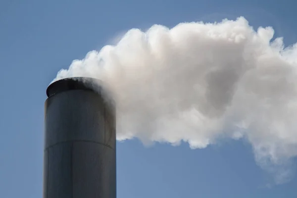 Chimenea Barco Que Sopla Humo Perjudicial Para Medio Ambiente Aire —  Fotos de Stock