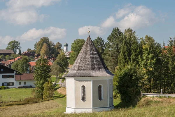 Diese Kleine Kapelle Befindet Sich Rande Des Kleinen Ortes Greiling Stockbild