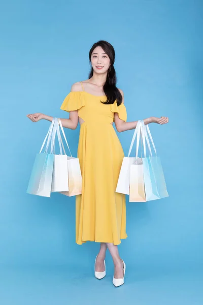 Έννοια Εκδήλωση Ψώνια Όμορφη Κορεατική Ασιατική Γυναίκα Τσάντα Ψώνια — Φωτογραφία Αρχείου