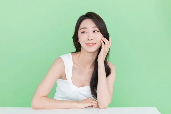 Concetto Bellezza Bella Donna Asiatica Coreana Riposo Mento Portata Mano — Foto Stock