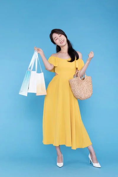 Έννοια Εκδήλωση Ψώνια Όμορφη Κορεατική Ασιατική Γυναίκα Τσάντα Ψώνια Και — Φωτογραφία Αρχείου