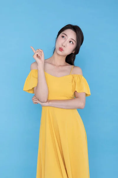 Shopping Événement Concept Souriant Belle Coréenne Asiatique Femme Avec Pensée — Photo