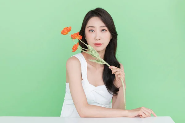 Concetto Bellezza Bella Donna Asiatica Coreana Con Fiore — Foto Stock