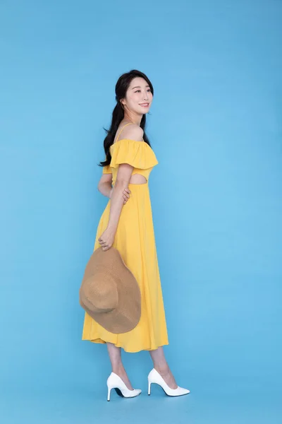 Красива Корейка Літньому Одязі Тканого Капелюха — стокове фото