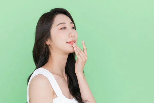 Schoonheid Concept Mooi Koreaans Aziatisch Vrouw Aanraken Mond Lippen — Stockfoto