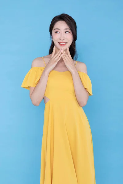 Concepto Evento Compras Sonriendo Hermosa Mujer Asiática Coreana Con Mano — Foto de Stock