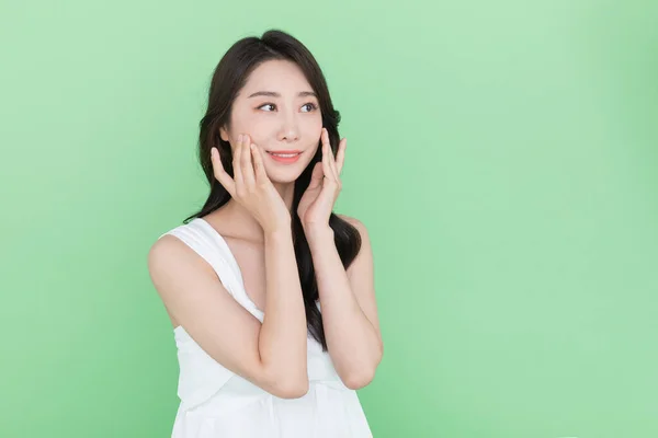Schoonheid Concept Mooie Koreaanse Aziatische Vrouw Met Handen Het Gezicht — Stockfoto