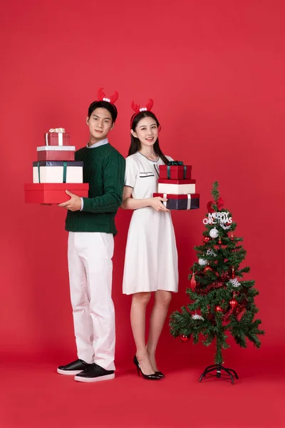 Asiatico Coreano Coppia Inverno Moda Con Rudolph Hairband Natale Shopping — Foto Stock