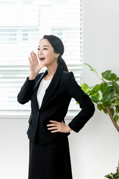 Femme Asiatique Portant Costume Noir Tenue Affaires Intelligente Adaptée Coordonnateur — Photo