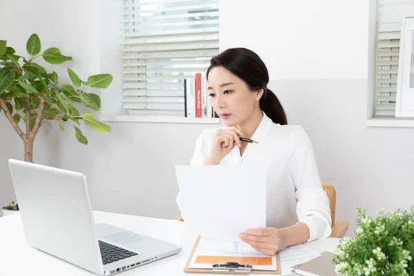 Aziatische Koreaanse Vrouw Psychiatrische Arts Kliniek — Stockfoto