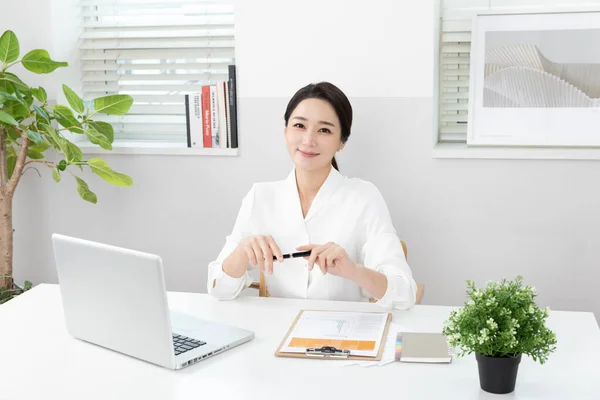 Aziatische Koreaanse Vrouw Psychiatrische Arts Kliniek — Stockfoto