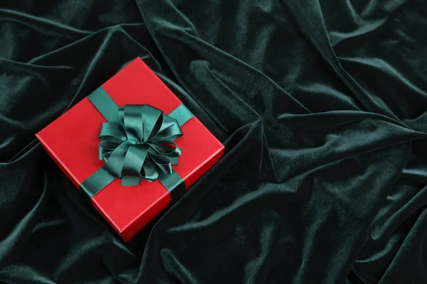 상자와 어두운 크리스마스 컨셉트 — 스톡 사진