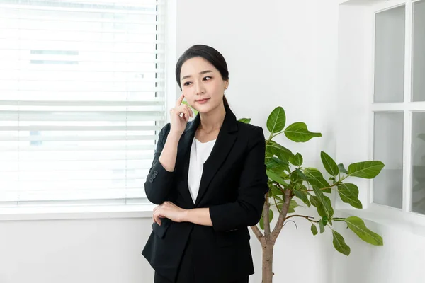 Aziatische Vrouw Het Dragen Van Zwart Pak Smart Business Kleding — Stockfoto