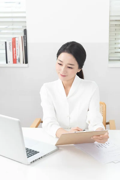 Aziatische Koreaanse Vrouw Psychiatrische Arts Kliniek — Stockfoto