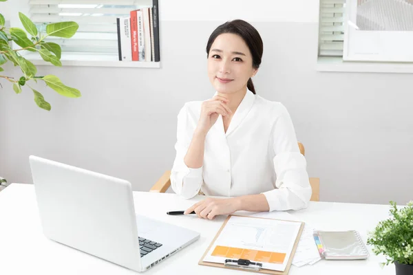 Asiatique Coréen Femme Médecin Psychiatrique Clinique — Photo