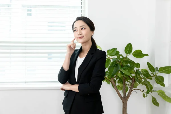 Aziatische Vrouw Het Dragen Van Zwart Pak Smart Business Kleding — Stockfoto