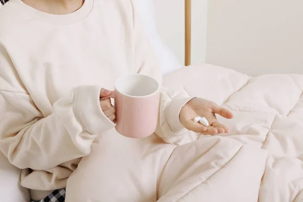 Temporada Invierno Hermosa Mujer Coreana Que Trata Beber Agua Para — Foto de Stock