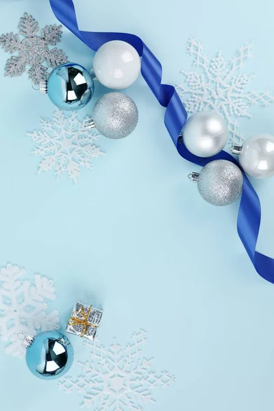 Blue Background Ribbon Christmas Snow Ornaments — Fotografia de Stock
