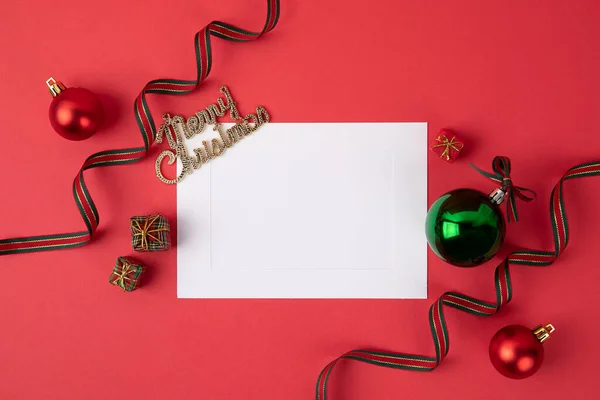 Concepto Navidad Con Caja Regalo Roja Adorno Fondo Rosa —  Fotos de Stock