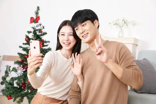 Asian Korean Couple Video Call Chat Smart Phone Christmas Tree — 图库照片