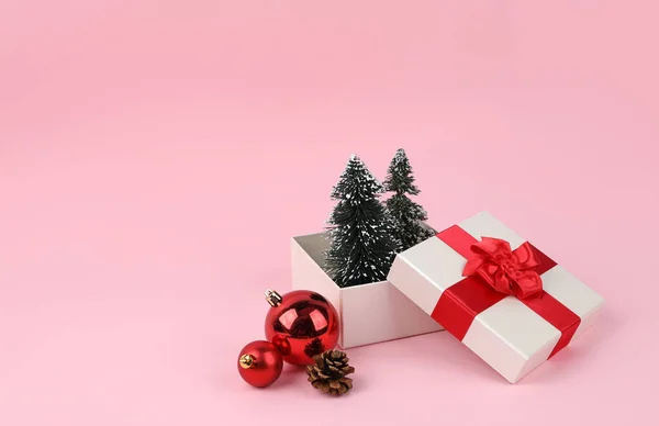 Vánoční Dárkové Krabice Ozdoby Růžovém Pozadí — Stock fotografie
