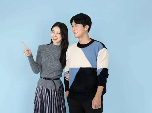 Asian Korean Couple Fashion Studio Background Hodling Arm Arm — Fotografia de Stock