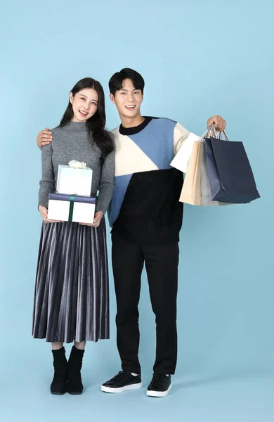 Asian Korean Couple Shopping Bags Gift Box Promotion Sale Concept — Fotografia de Stock