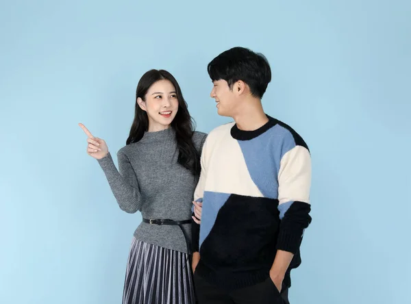Asian Korean Couple Fashion Studio Background Hodling Arm Arm — Stock Photo, Image