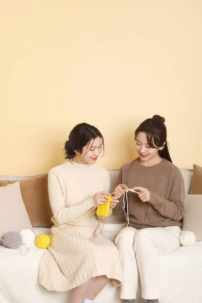 Asian Korean Women Best Friends Enjoying Knitting Hobby — Stock Photo, Image