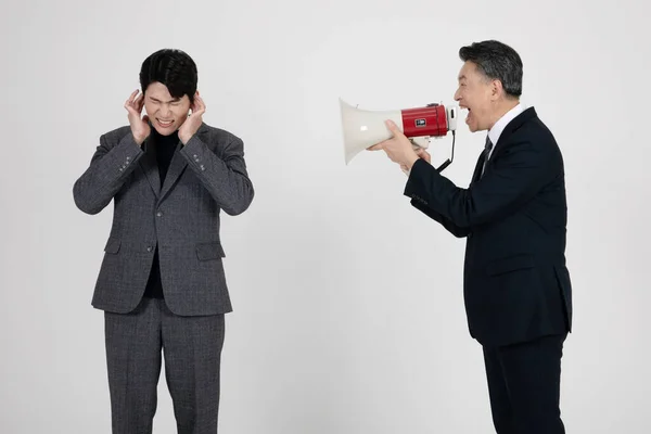 Business Concept Koreaanse Aziatische Oude Jonge Mannen Schreeuwen Megafoon — Stockfoto