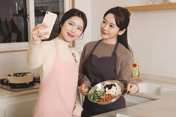 Asiático Coreano Mulheres Passando Tempo Dentro Casa Inverno Conceito — Fotografia de Stock