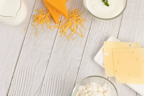 Süt Yoğurt Peyniri Koleksiyonu Beyaz Ahşap Arka Plan — Stok fotoğraf