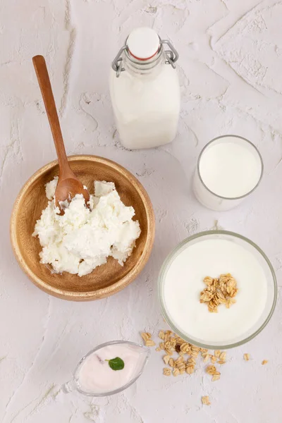 Συλλογή Γάλακτος Και Γιαουρτιού Λευκό Φόντο — Φωτογραφία Αρχείου