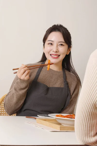 Asiático Coreano Mulheres Comer Depois Cozinhar Juntos Passar Tempo Dentro — Fotografia de Stock