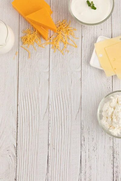 Peynir Koleksiyonu Beyaz Ahşap Arka Plan — Stok fotoğraf