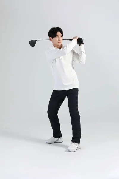 Golf Oyuncusu Stüdyosunda Golf Sopası Olan Asyalı Koreli — Stok fotoğraf