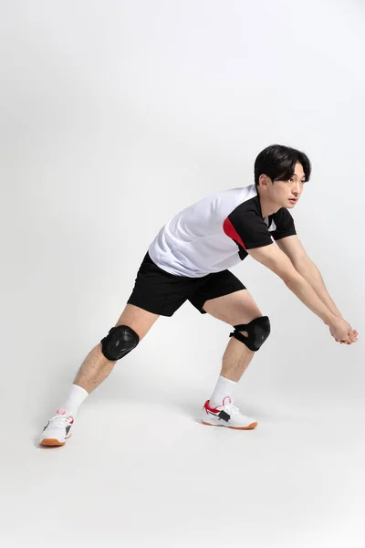 Pemain Bola Voli Orang Asia Korea Dengan Lemparan Melemparkan Gerakan — Stok Foto