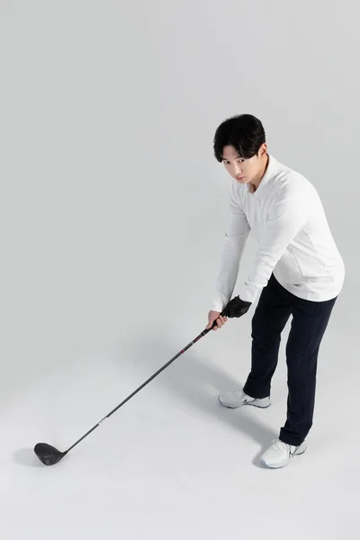 Golf Player Azjatycki Koreański Człowiek Kijem Golfowym Studio — Zdjęcie stockowe