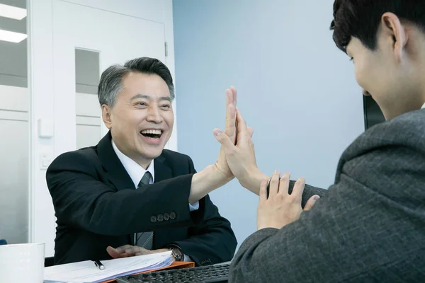 Business Concept Asian Korean Old Young Two Men Different Generations — Stock Photo, Image