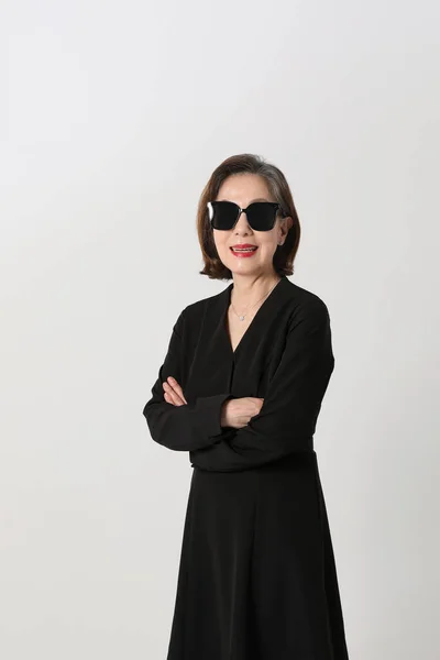 Donna Anziana Coreana Asiatica Alla Moda Indossando Occhiali Sole — Foto Stock