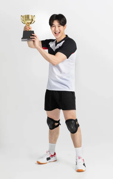 Voleibol Jugador Deportivo Asiático Coreano Hombre Con Trofeo — Foto de Stock
