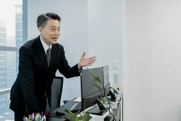 Negócio Conceito Asiático Coreano Homem Com Movimentos — Fotografia de Stock