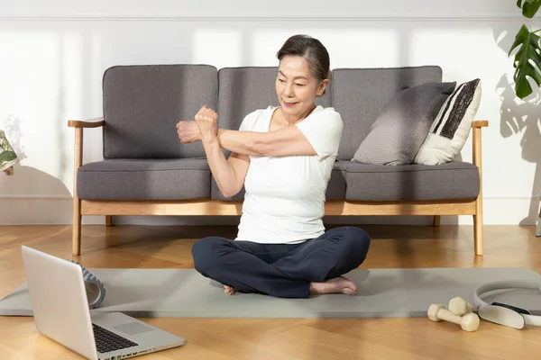 Asian Woman Stretching View — Stock Photo, Image