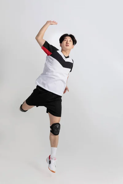 Jogador Esportes Voleibol Homem Coreano Asiático Com Espigão Movimento Ataque — Fotografia de Stock