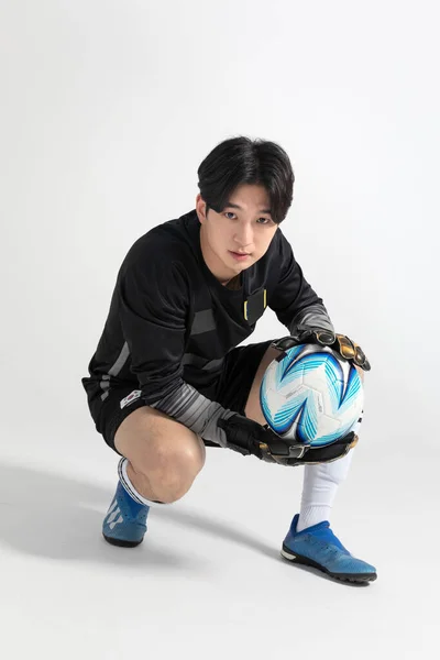 Calcio Calcistico Giocatore Sportivo Asiatico Coreano Uomo Con Movimenti Studio — Foto Stock