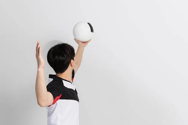 Βόλεϊ Αθλητικός Παίκτης Ασιατική Κορεάτης Άνθρωπος Προετοιμασία Εξυπηρετούν Εξυπηρετούν Την — Φωτογραφία Αρχείου